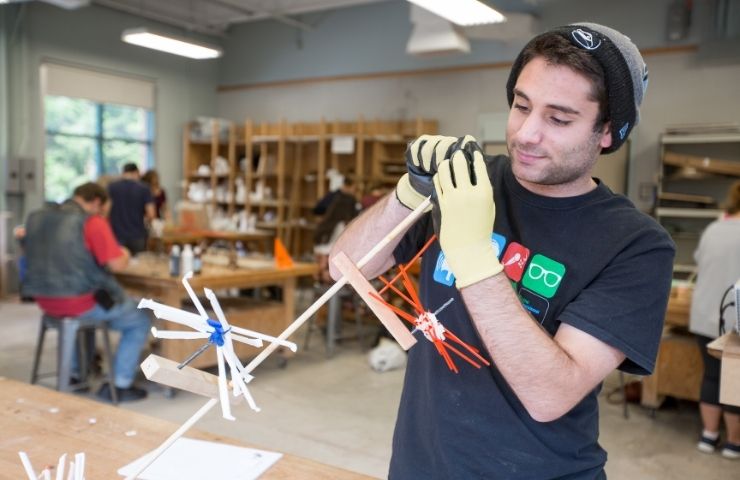 Students sculpting