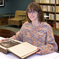 Photo of student in the Stockton Library