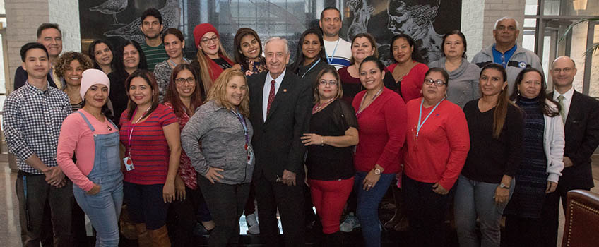 Hughes meets teachers from Panama