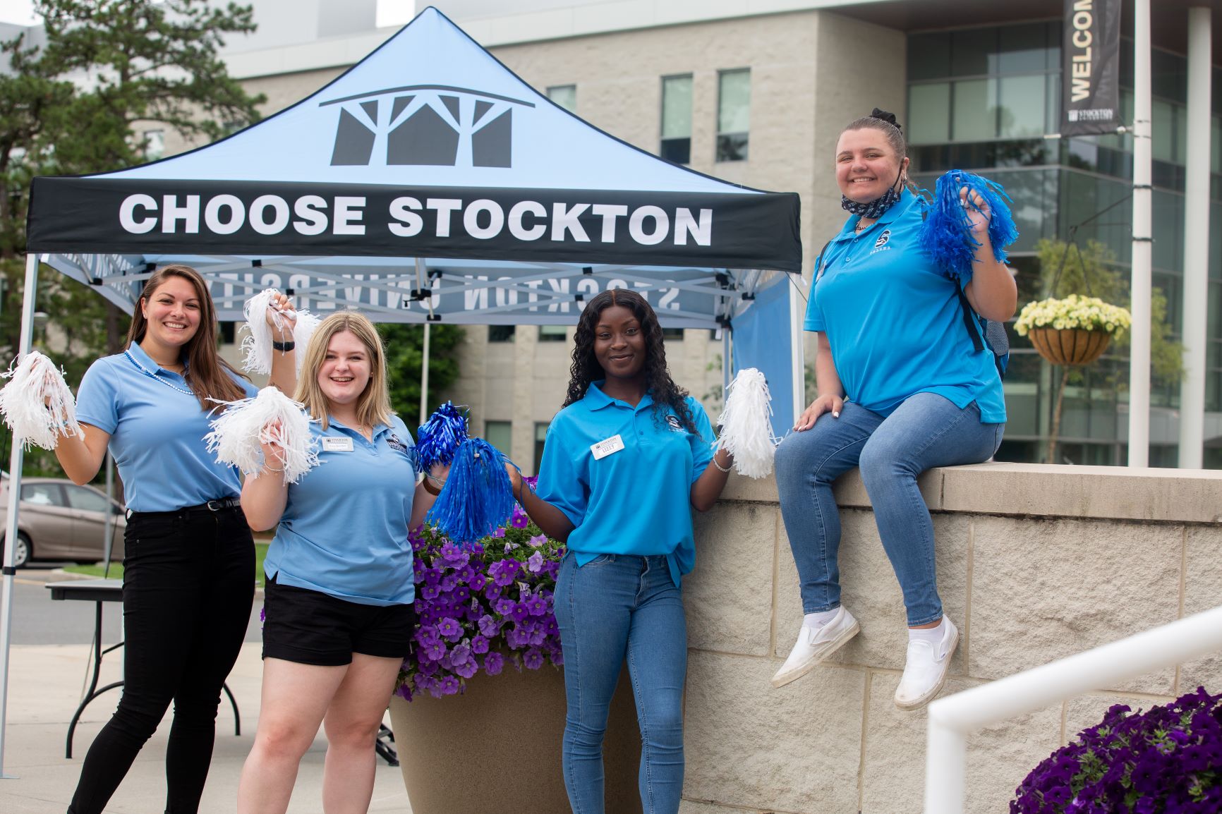 Stockton Admissions Ambassadors and T.A.L.O.N.S. greeted new students as they arrived on campus for Nest Fest, helping them feel right at home the moment they step foot on campus.
