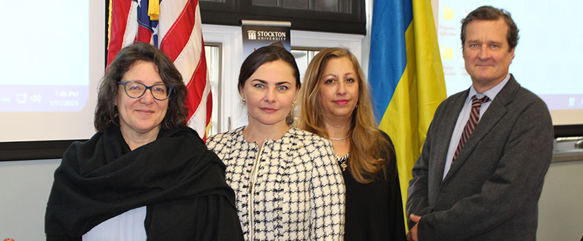 Ukrainian Consul Visits Azeez Museum