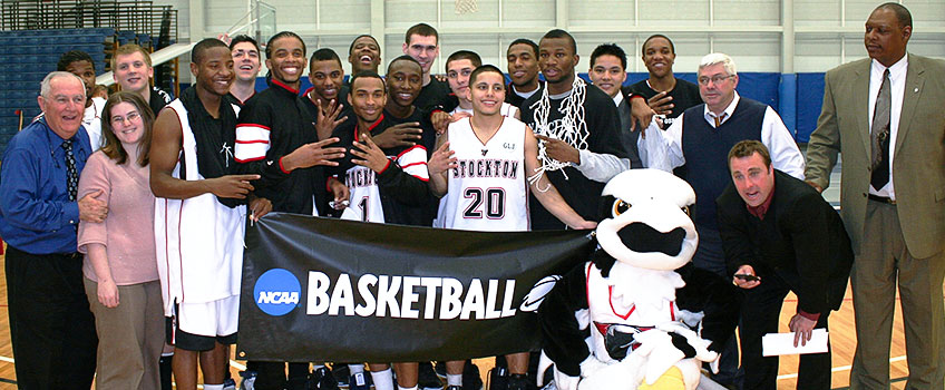 2008-09 Men's Basketball team. 