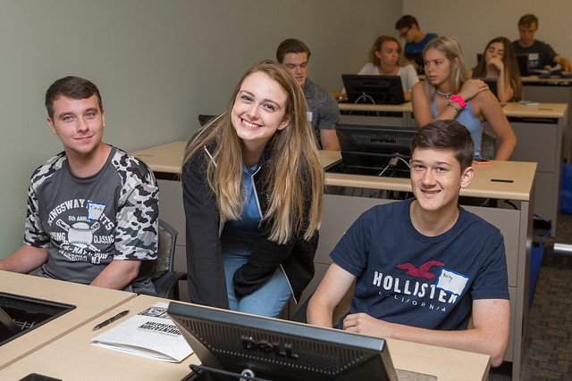 students working in computer lab during freshman orientation 