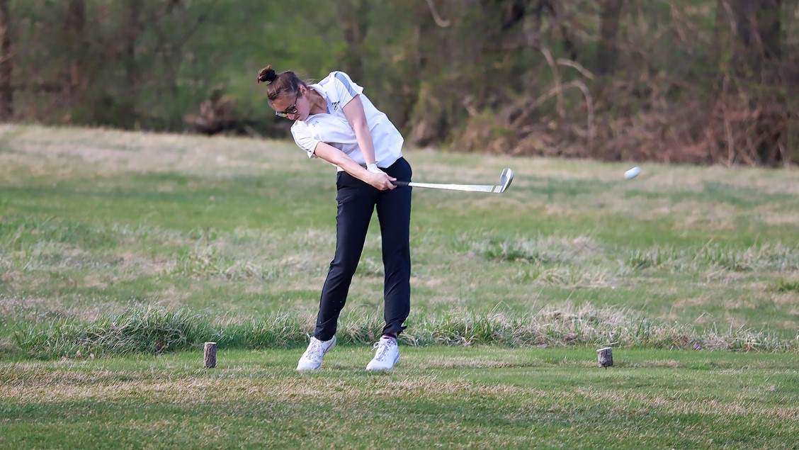 girl playing golf 