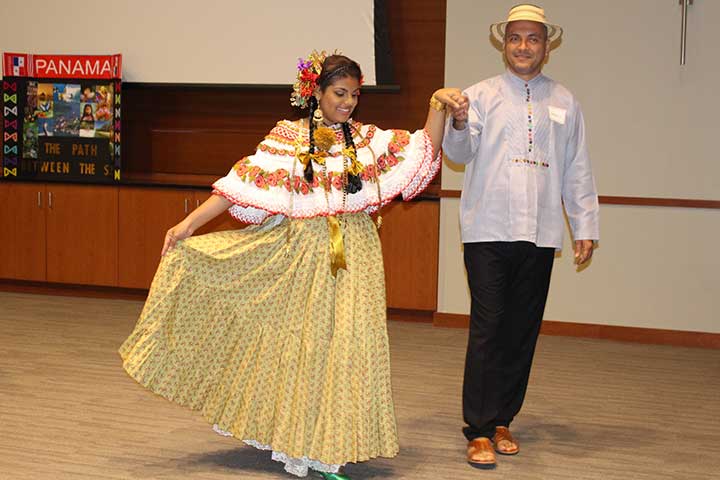 Panama dancers